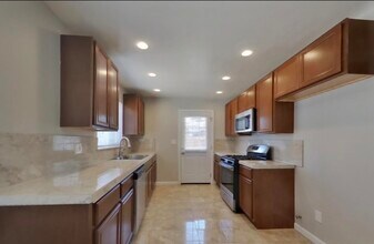 1125 W Ovington St in Lancaster, CA - Building Photo - Building Photo