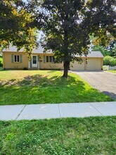 32 St James Ave in Enfield, CT - Building Photo - Building Photo