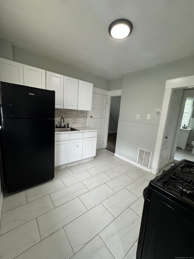 199 English St in New Haven, CT - Building Photo - Building Photo