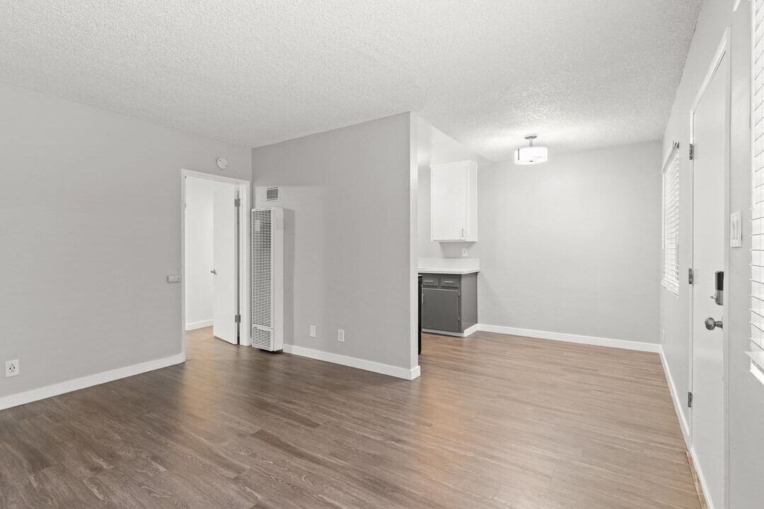 539 E 11th St in Long Beach, CA - Building Photo