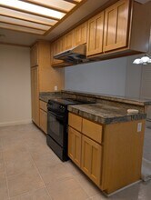 1952 Pomar Way in Walnut Creek, CA - Foto de edificio - Building Photo