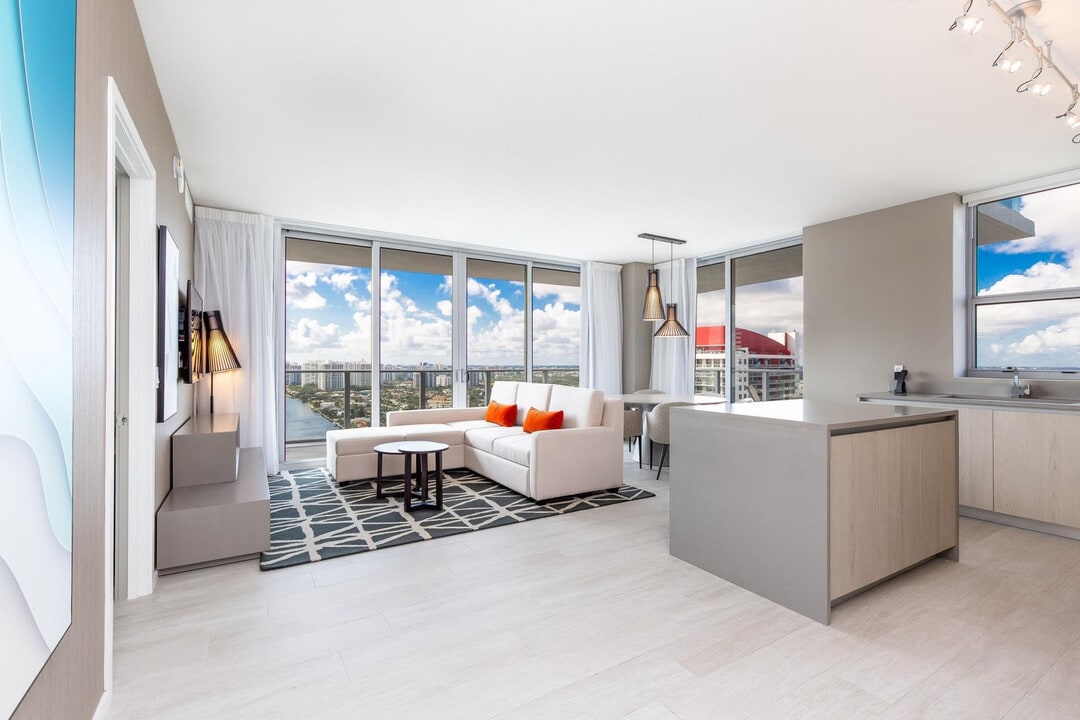 4010 S Ocean Dr in Hollywood, FL - Building Photo