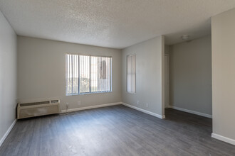 Cottonwood Creek Apartments in Las Vegas, NV - Building Photo - Interior Photo