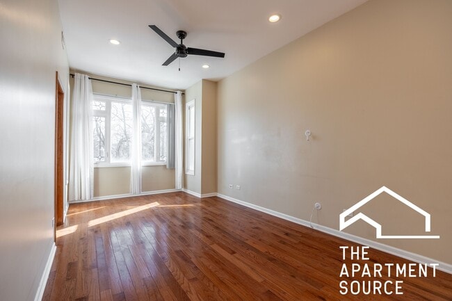 2028 N Hamlin Ave, Unit 2 in Chicago, IL - Foto de edificio - Building Photo