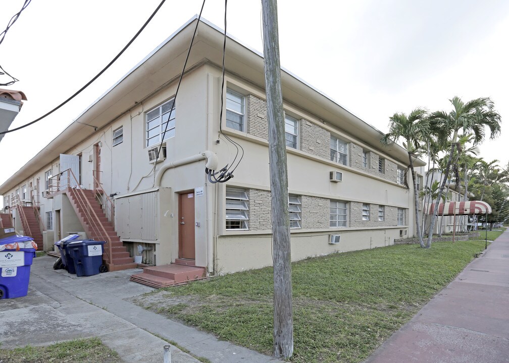 50-60 S Shore Dr in Miami Beach, FL - Building Photo