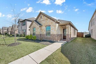 1216 W Yarrow Ave in Justin, TX - Building Photo - Building Photo