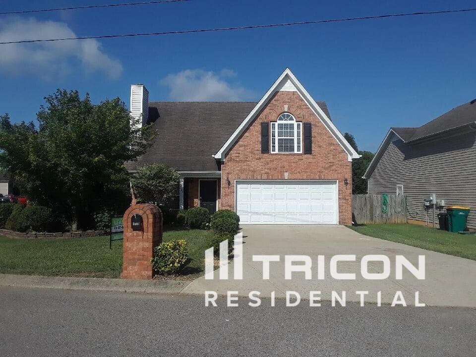 3001 Deer Trail Dr in Spring Hill, TN - Building Photo