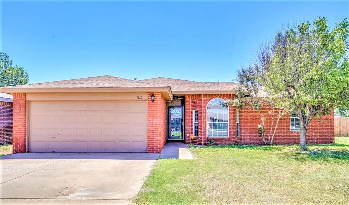 6129 9th St in Lubbock, TX - Building Photo