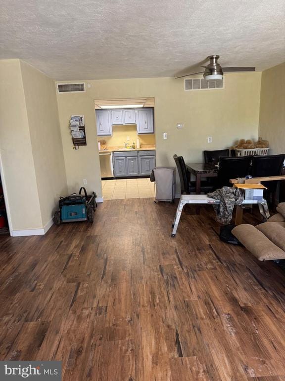 1212 Forest Ln in Schwenksville, PA - Building Photo - Building Photo