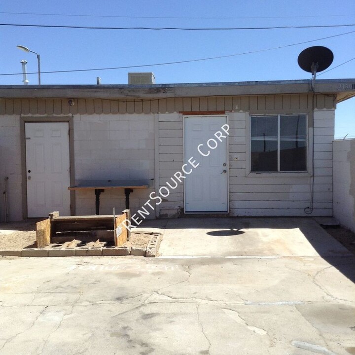 2350 Main St in Barstow, CA - Building Photo