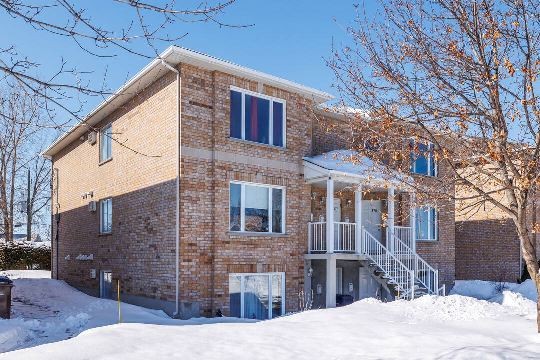 871 De Sillery Rue in Laval, QC - Building Photo