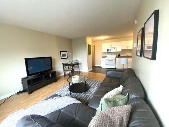 9710-105 105 St NW in Edmonton, AB - Building Photo - Building Photo