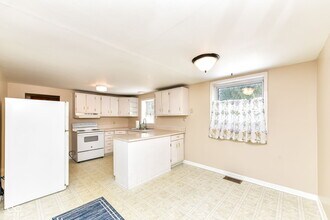 8047 Dix Rd in Indianapolis, IN - Building Photo - Building Photo