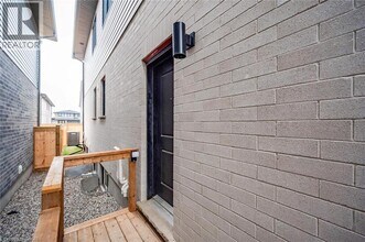 39 Lovett Ln in Guelph, ON - Building Photo - Building Photo
