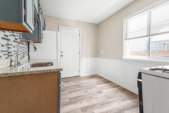 7227 Orchard Ave in Warren, MI - Building Photo - Building Photo