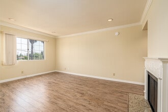 400 N Hollywood Way in Burbank, CA - Building Photo - Interior Photo