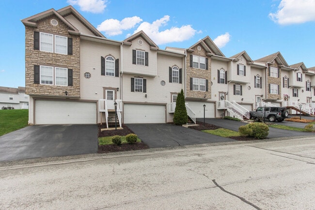 122 Manor View Dr in Manor, PA - Building Photo - Building Photo