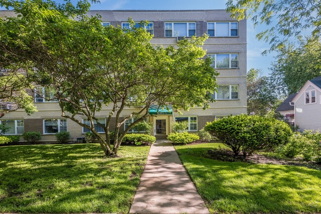 1005 Madison St, Unit 405 in Evanston, IL - Building Photo - Building Photo