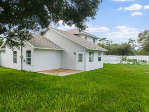 116 Alhambra Ave in Sebastian, FL - Building Photo - Building Photo