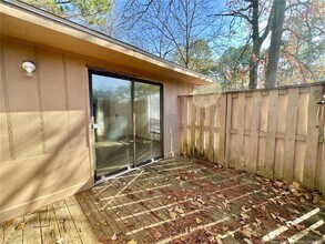 754 Hedgelawn Way in Fayetteville, NC - Building Photo - Building Photo