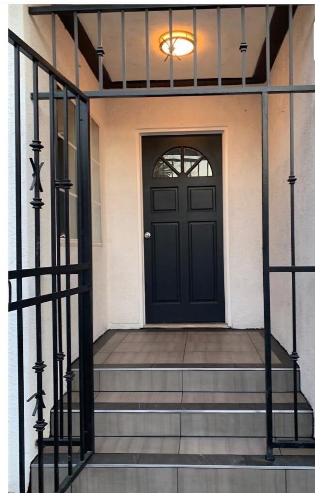 417 E 81st St in Los Angeles, CA - Building Photo - Building Photo