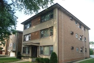 9347 S Pulaski Rd in Evergreen Park, IL - Building Photo
