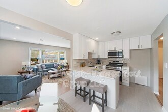 6047 N Northwest Hwy in Chicago, IL - Building Photo - Building Photo