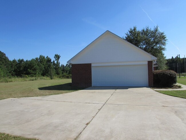 3285 N Kings Hwy in Rembert, SC - Building Photo - Building Photo
