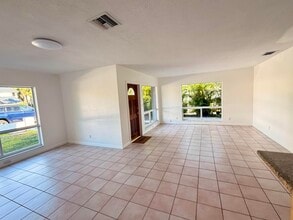 620-630 NE 19th Ave in Deerfield Beach, FL - Building Photo - Building Photo