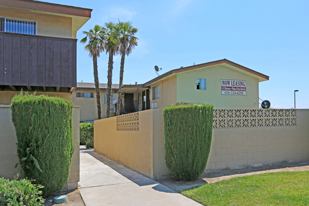 Palm Apartments in Visalia, CA - Building Photo