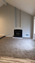 1960 Matthews Loop S in Salem, OR - Building Photo - Building Photo