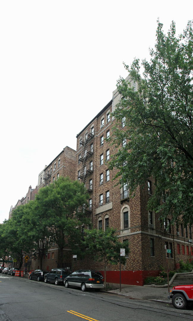 Isham Gardens in New York, NY - Building Photo - Building Photo