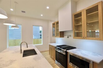 510 E 37th St in Houston, TX - Building Photo - Building Photo