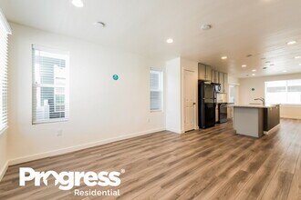 4735 N Tower Dr in Denver, CO - Foto de edificio - Building Photo