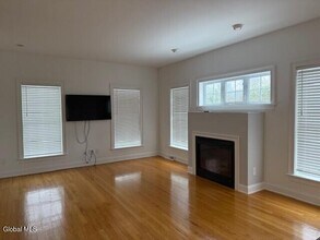 80 Vanderbilt Ave in Saratoga Springs, NY - Building Photo - Building Photo