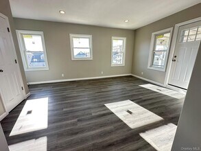 149 W Market St in Long Beach, NY - Building Photo - Building Photo