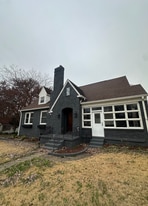 1211 N Nashville Ave in Sheffield, AL - Building Photo