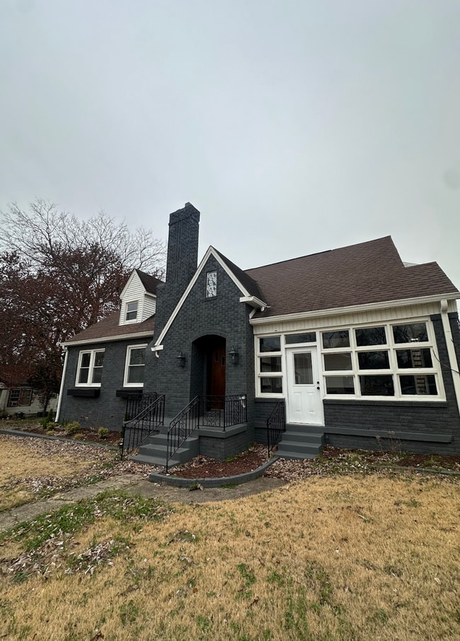 property at 1211 N Nashville Ave