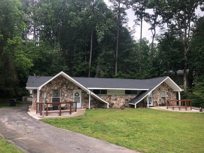 877 Donaldson Rd in East Ridge, TN - Foto de edificio - Building Photo