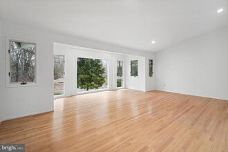 7700 Hamilton Spring Rd in Bethesda, MD - Building Photo - Building Photo