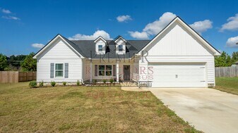 13 Pebblebrook Ln in Fort Mitchell, AL - Building Photo