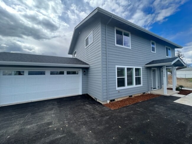 property at 1106 W 11th St