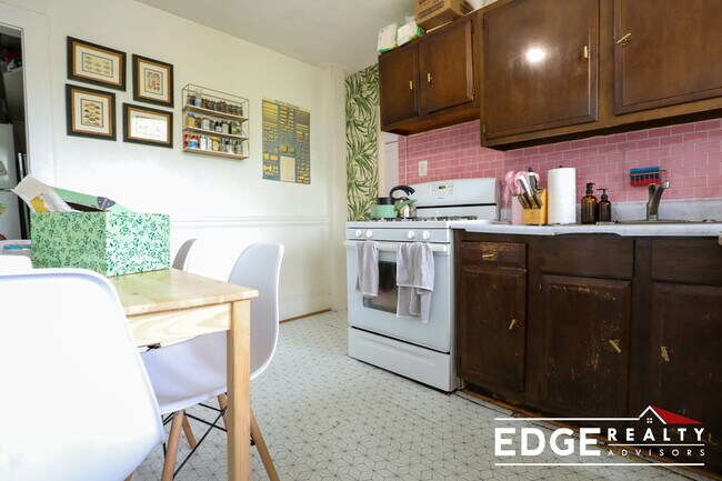 1742 Commonwealth Ave in Boston, MA - Building Photo - Building Photo