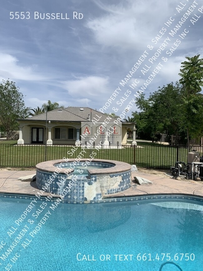 5553 Bussell Rd in Bakersfield, CA - Foto de edificio - Building Photo