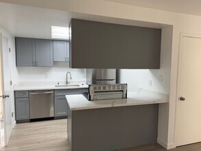 403 Elizabeth Way in Woodland, CA - Building Photo - Building Photo