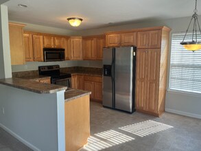 3807 Crown Ridge Ln in Jeffersonville, IN - Building Photo - Building Photo