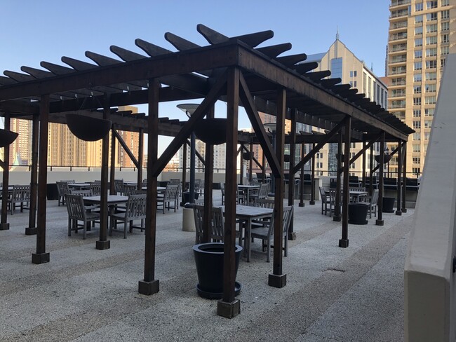 30 E Huron St in Chicago, IL - Building Photo - Building Photo