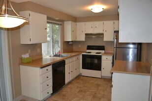 2476 NE Hyde St in Hillsboro, OR - Building Photo