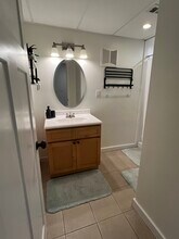 118 153rd Pl SE, Unit ADU in Bellevue, WA - Foto de edificio - Building Photo