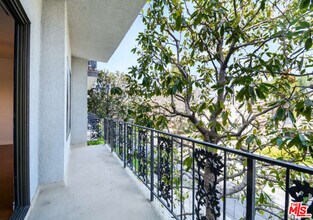 11928 Kiowa Ave in Los Angeles, CA - Building Photo - Building Photo